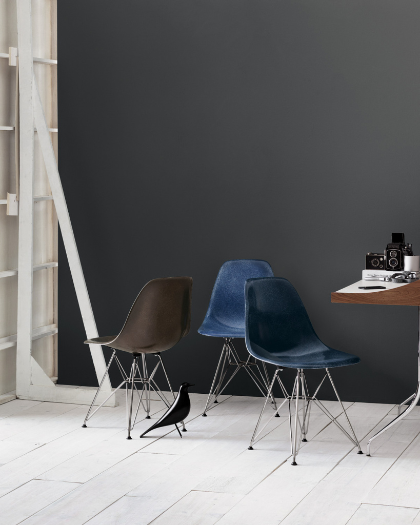 woonhome-herman-miller-Eames-molded-fiberglass-chairs-work-desk.jpg